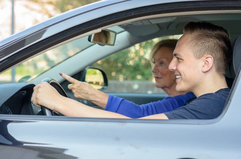 mag je een auto op je naam zetten zonder rijbewijs